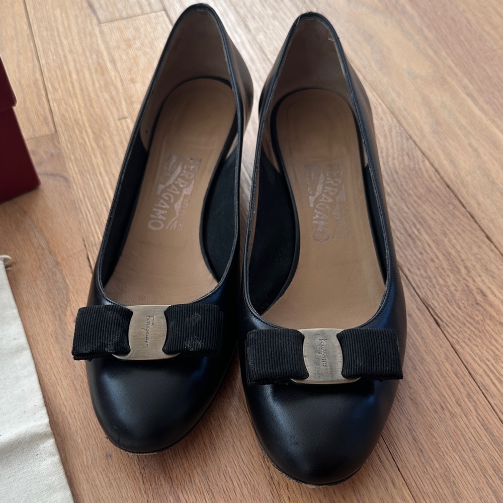 Salvatore Ferragamo Black heels with Bow Accent size 9